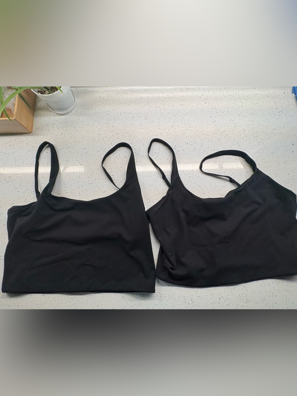 Athleta TWO Cropped built on sports bra tanks black sz medium NEW NWOT